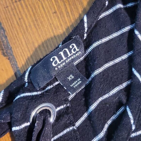 a.n.a Short Flutter Sleeve Scoop Neck Back Tie Relaxed Blouse - Picture 4 of 7